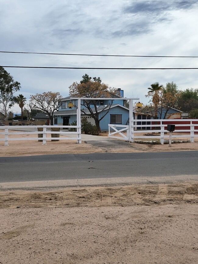 Building Photo - 15275 Mesquite St