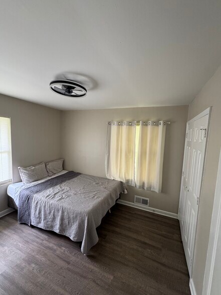Building Photo - 1368 Margarette Dr