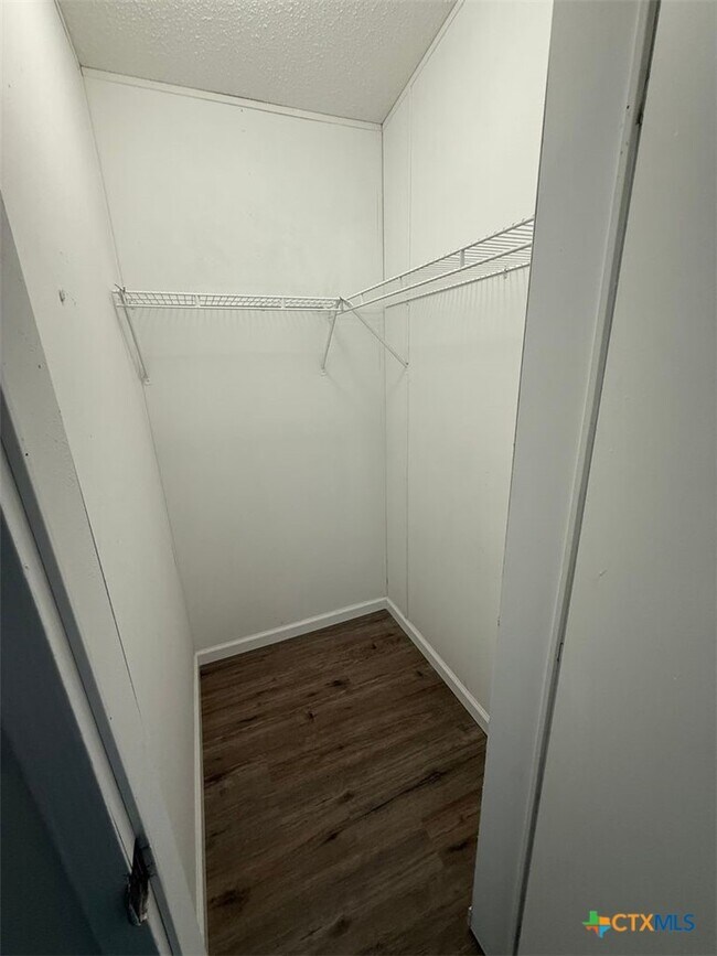 Building Photo - 532 Grandview Bend