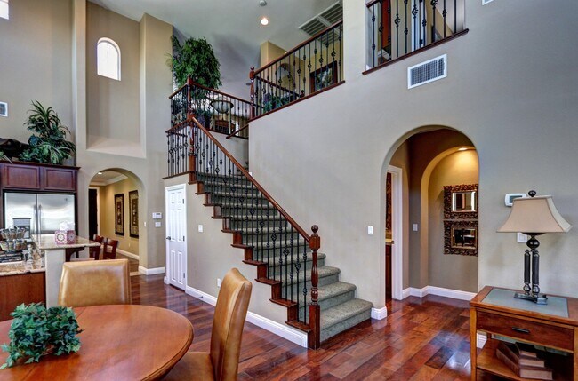 Building Photo - 1318 Surrey Downs Ln