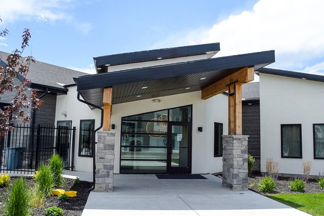 Building Photo - 428 W 40 S