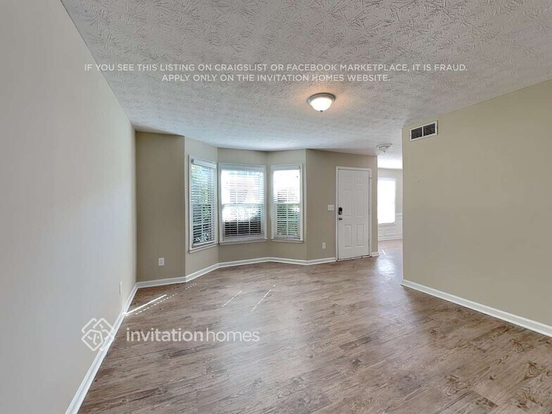 Building Photo - 3925 Riversong Dr NW