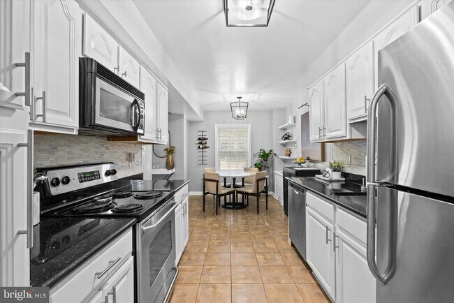 Building Photo - 3332 Spring Ln