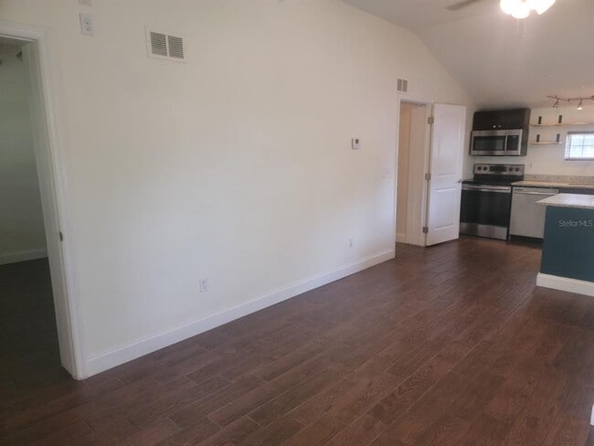 Building Photo - 1313 Canton St