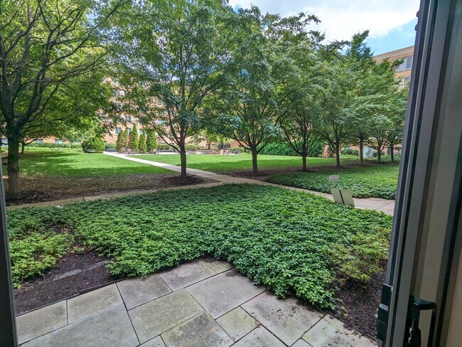 Building Photo - 475 K St NW