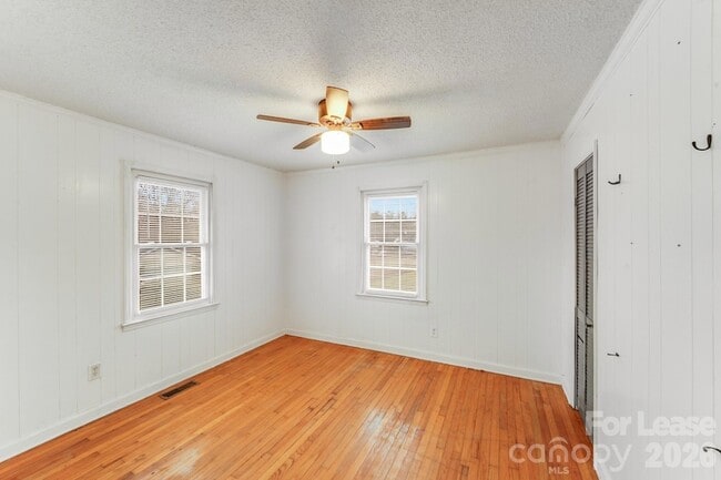 Building Photo - 909 Marion St