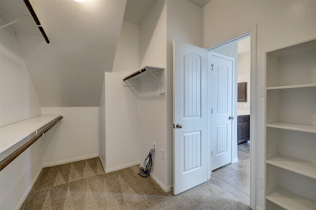 Building Photo - 314 Moonwalk St