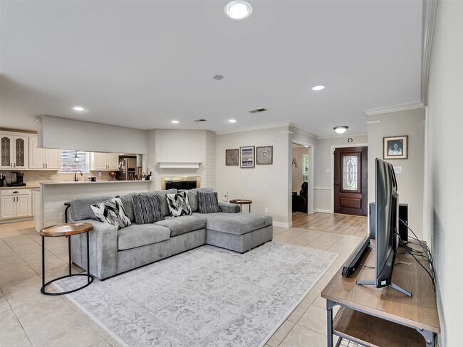 Building Photo - 2811 Quincannon Ln