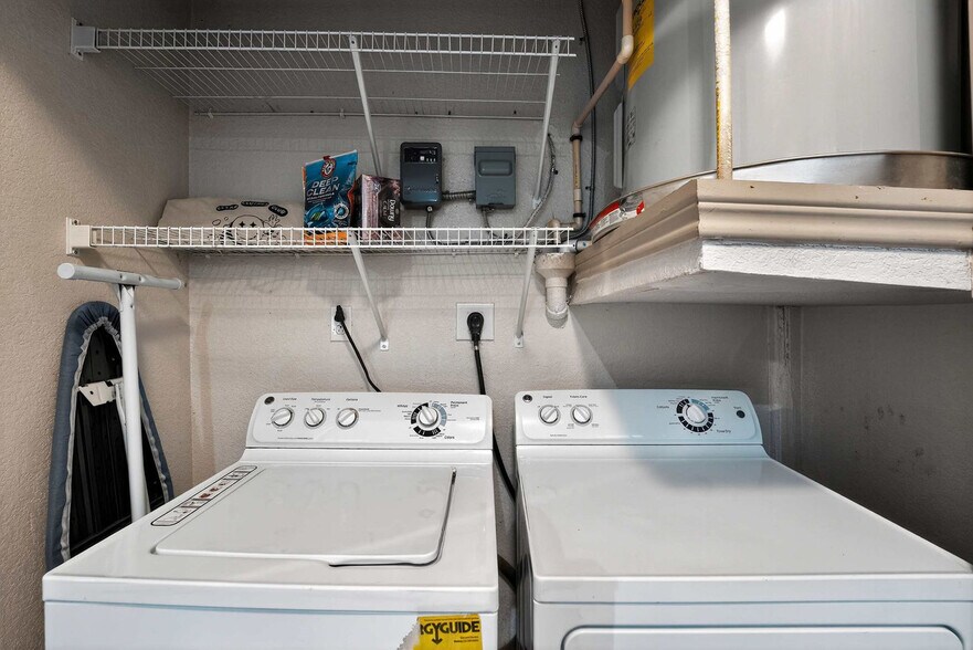 Building Photo - 800 W 26th St