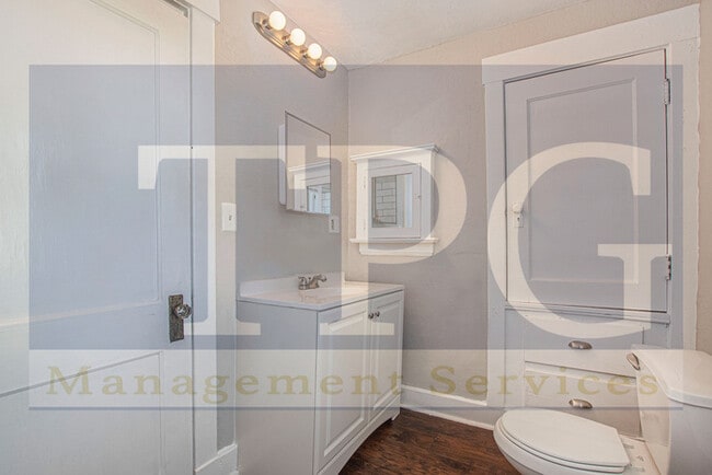 Building Photo - Renovated Home Nearby to KCMO Plaza