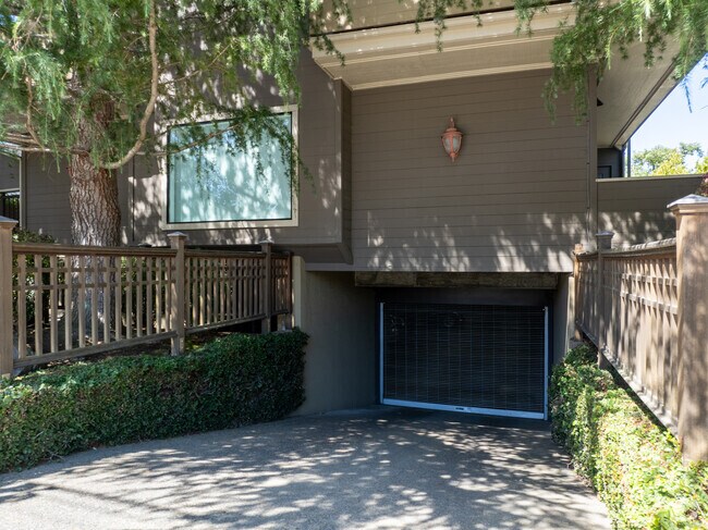 Parking - Lorton Place