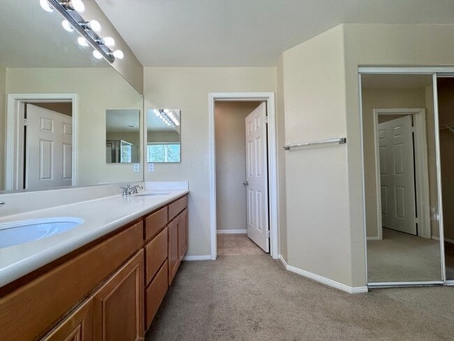 Building Photo - 4 Bedroom Menifee home on Menifee Lakes Go...