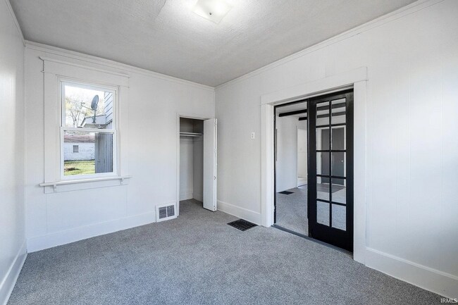 Building Photo - 3 bedroom available for immediate move i!