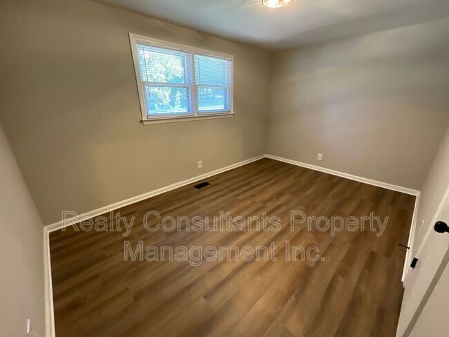 Building Photo - 1413 Gracewood Dr