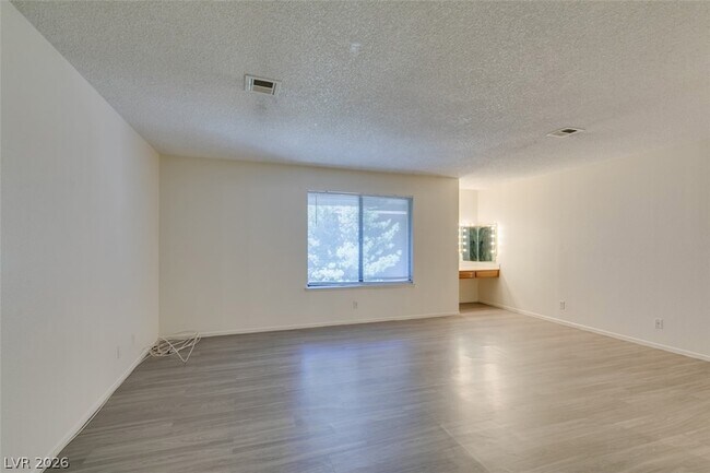 Building Photo - 2127 Pine Breeze Ln