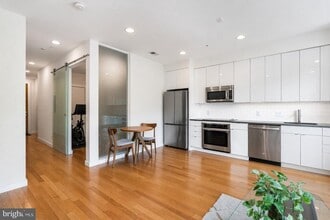 Building Photo - 435 R St NW