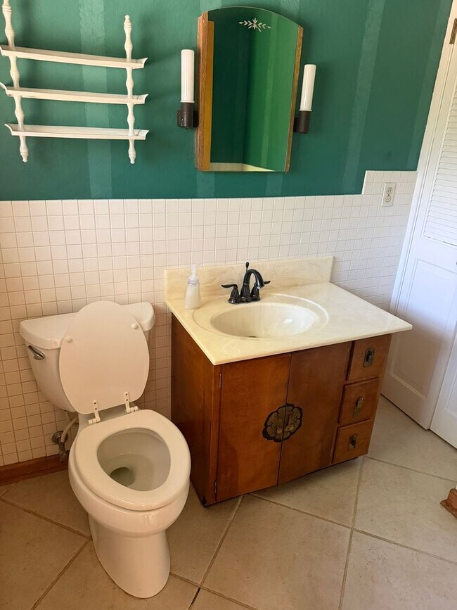 Building Photo - Charming Spacious Beavercreek Home Ready For Showing!