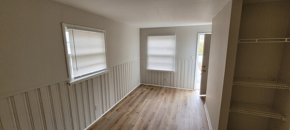 Building Photo - 903 Martin St