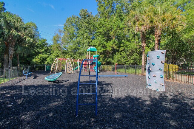 Building Photo - 8811 Kellum Dr