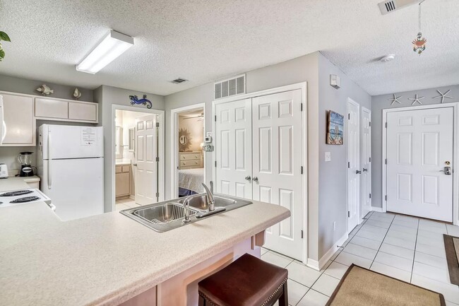 Building Photo - 1 br condo on 30a. New remodeled & furnish...