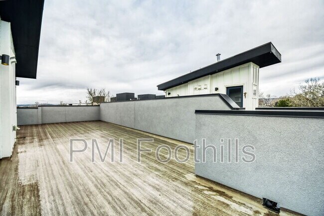 Building Photo - 1611 N Harlan St