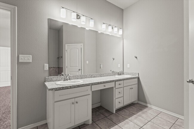 Building Photo - 9616 Kline Ave