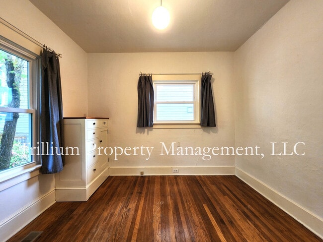 Building Photo - 4542 NE 32nd Pl