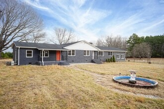 Building Photo - Huge Four Bedroom Home!