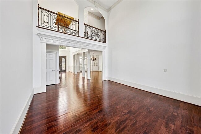 Building Photo - 675 Falls Lake Dr