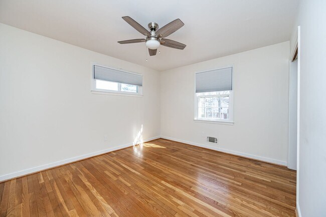 Building Photo - Spacious Chesterfield Home Move In Ready