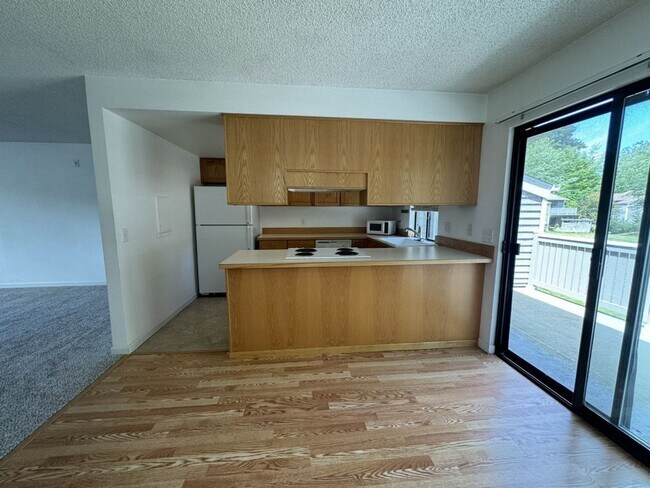 Building Photo - 2Bd/1Ba Kirkland Condo