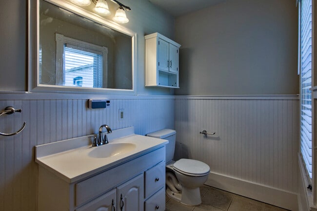 Building Photo - 1115 Frances Ave