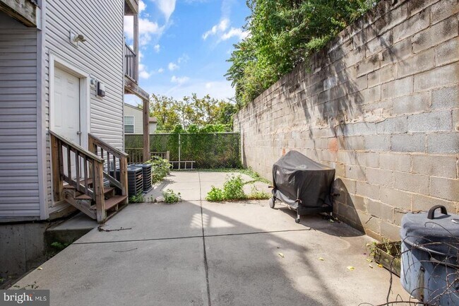 Building Photo - 1228 N 25th St