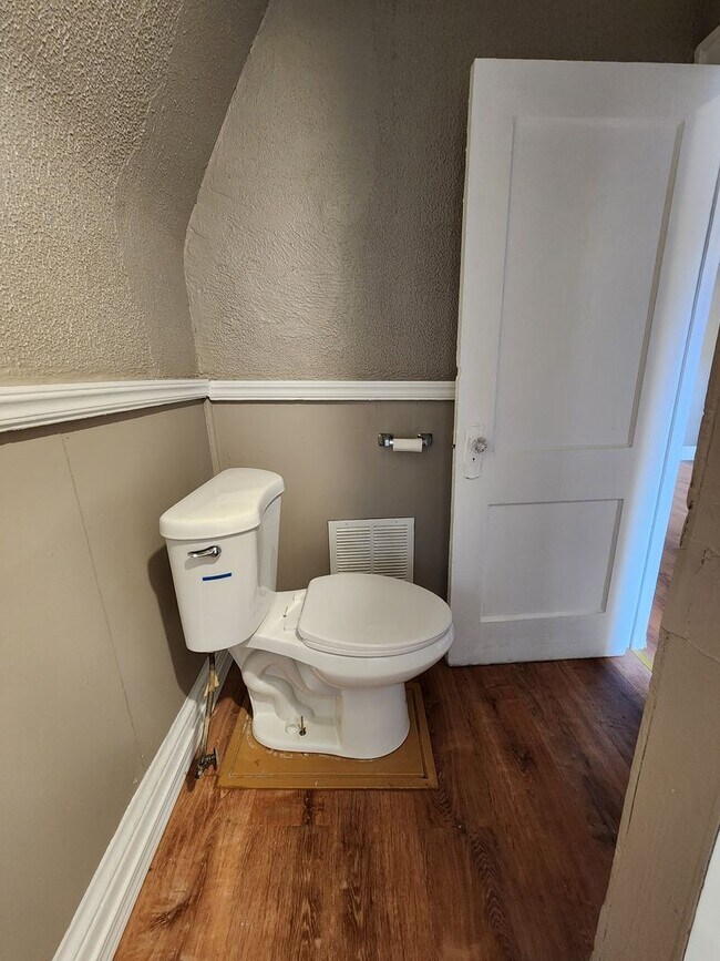 Building Photo - Three Bedroom Single Family Home!