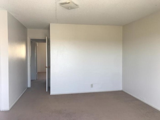Building Photo - 2 bedroom in Vallejo CA 94591-4981