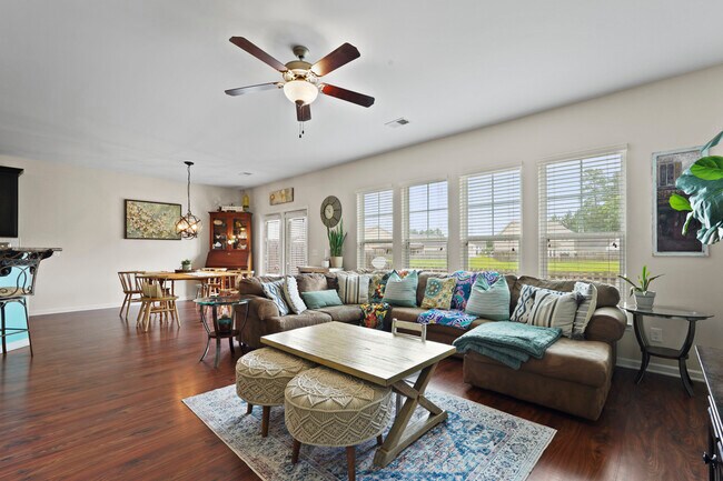 Building Photo - 18 Millwood Lake Dr