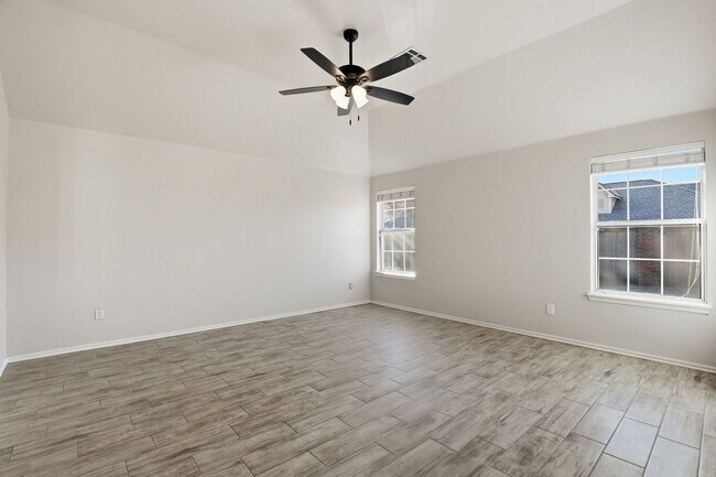 Building Photo - 4900 Cypress Lake Dr