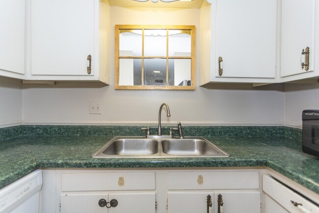 Building Photo - 2014 Montreat Pkwy