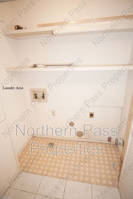 Building Photo - 1808 Gurss Pl