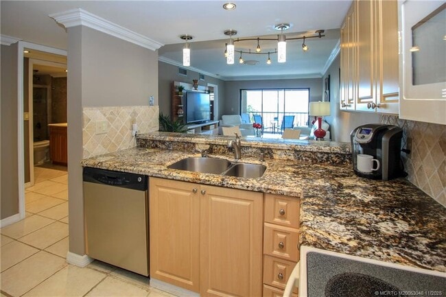 Building Photo - 4720 NE Sandpebble Trce