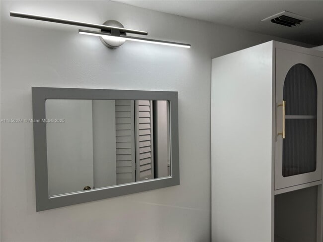 Building Photo - 9501 E Calusa Club Dr