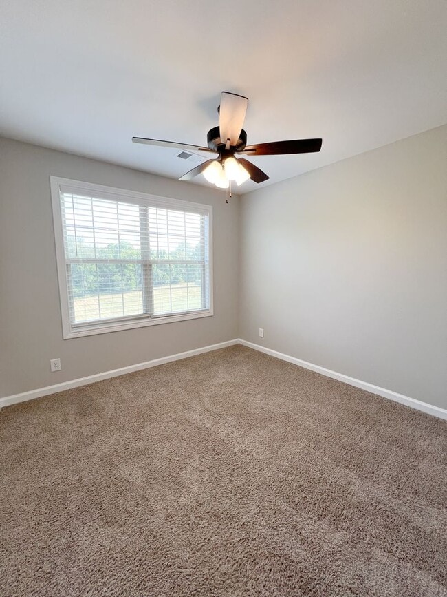 Building Photo - Must See-Stunning 5-Bedroom Home in 37043!!