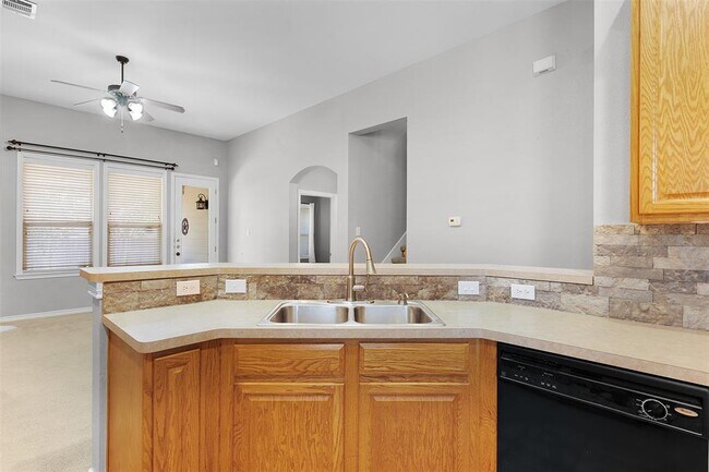 Building Photo - 2800 Mission Tejas Dr