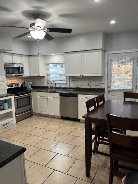 Building Photo - 13 Telescope St