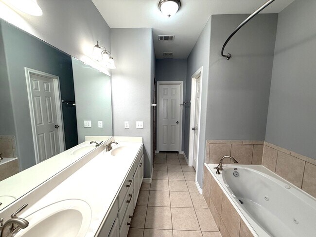 Building Photo - 13119 S Bellaire Estates Dr