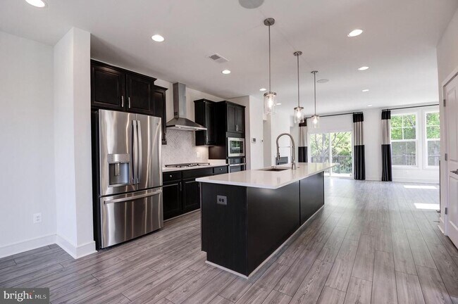 Building Photo - 135 Wake Robin Ct