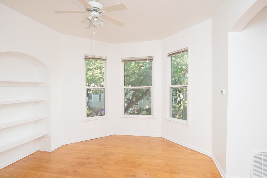 Building Photo - 3616 W Wrightwood Ave