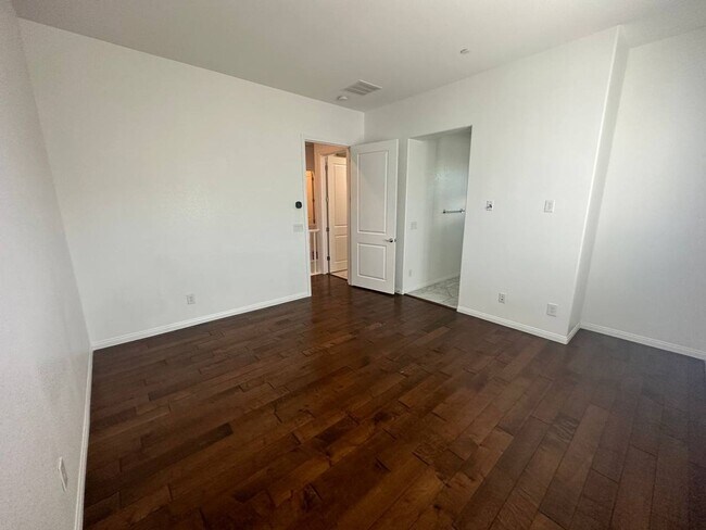 Building Photo - STUNNING LUXURY TOLL BROTHERS DESIGN TOWNH...