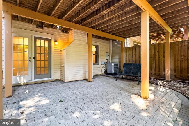 Building Photo - 5719 Oakshore Ct