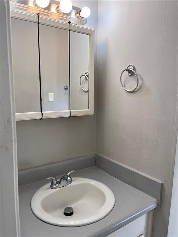 Building Photo - 2078 Glenroy Dr